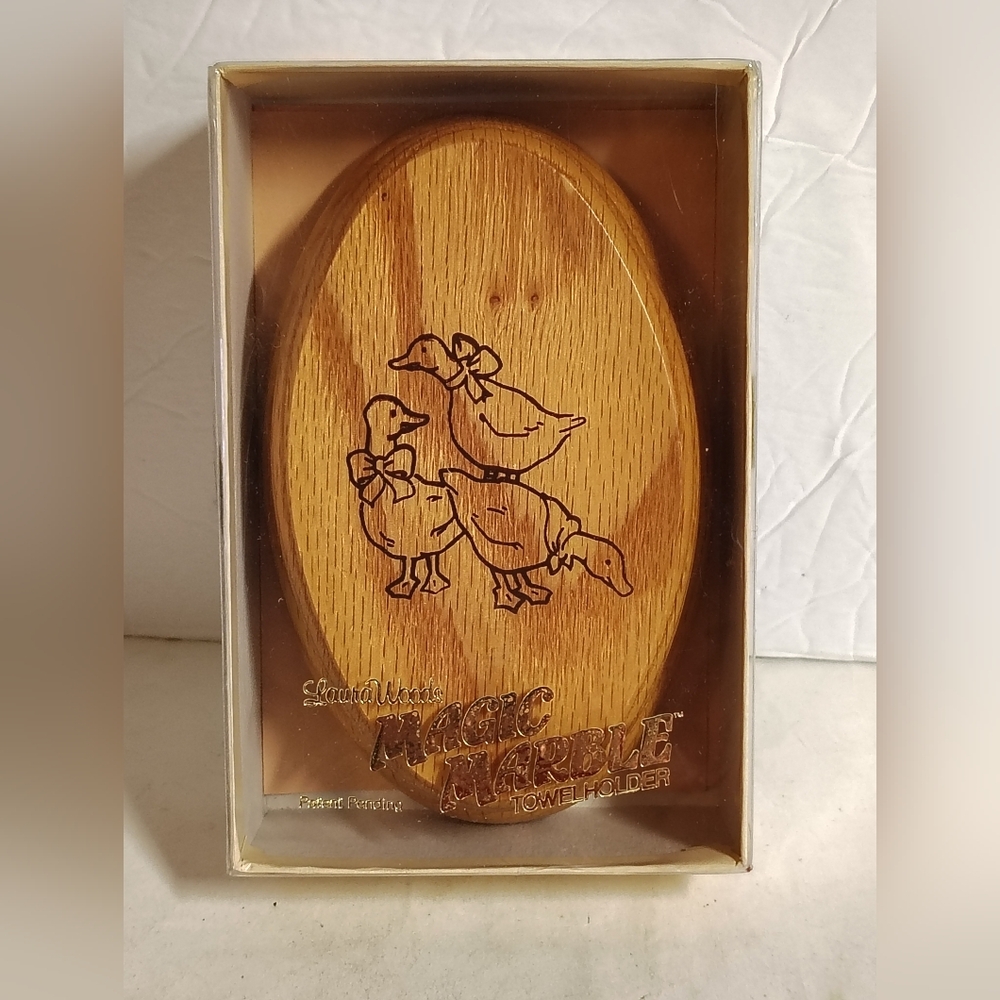 Laura Woods Magic Marble Towel Holder Wood Cottage Core Collectible Vintage 80's